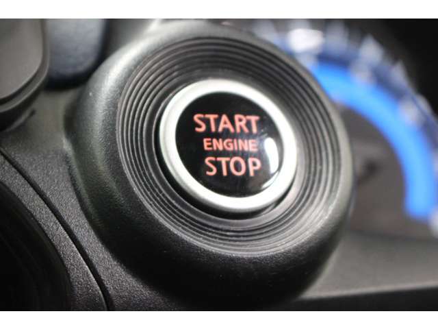 スマートキータイプのお車です。鍵を抜き差しする手間なく、快適にお乗り頂けます。