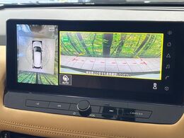 【アラウンドビューモニター】専用のカメラにより、上から見下ろしたような視点で360度クルマの周囲を確認することができます☆死角部分も確認しやすく、狭い場所での切り返しや駐車もスムーズに行えます。