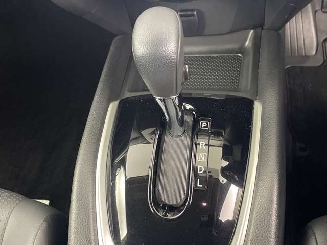 【シフトレバー】『シフトレバー』の画像になります。写真の内容に関してご不明点、ご質問等がございましたらお気軽にガリバー店舗までお問い合わせください。