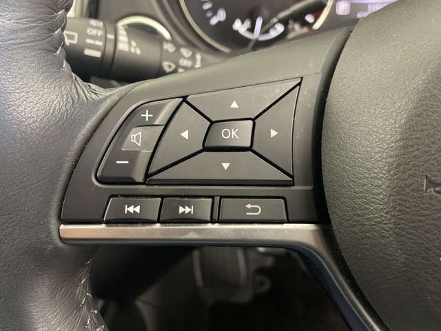 【運転席操作部】『運転席周辺の装備』の画像になります。快適なドライブを楽しむための機能が装備されています！運転席から触れるので使いやすいです！