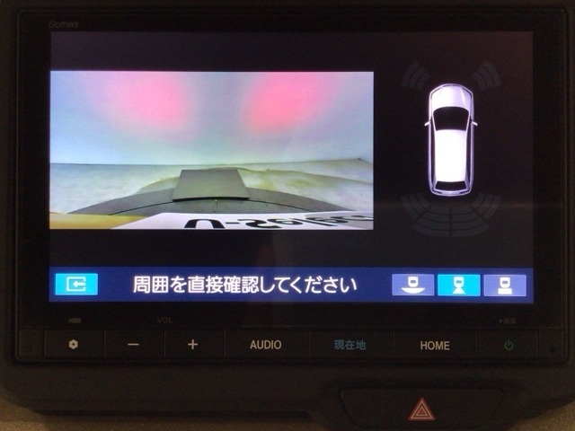 バックカメラが付いているので、車庫入れもラクラクです♪更にバンパーに取り付けられたソナーセンサーで、障害物を音とナビゲーション画面で知らせてくれます♪