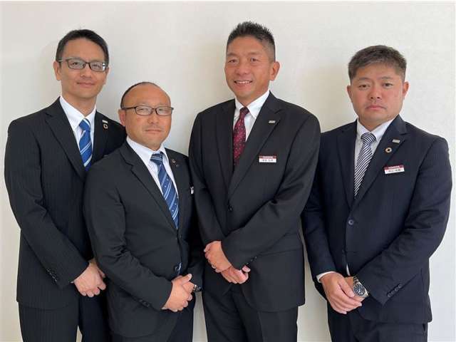 450台以上の展示車を中心に私たちがご案内させていただきます。