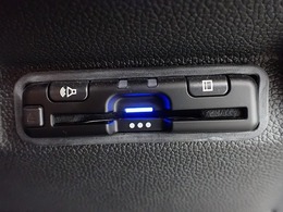 デザインスッキリのビルトイン『ETC』！高速道路の特典はもちろん、キャッシュレスなので料金所では徐行するだけで通過可能です！