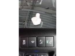 Honda SENSING搭載！ミリ波レーダーと単眼カメラで、クルマの前方の状況を認識。ブレーキやステアリングの制御技術と協調し、安心・快適な運転や事故回避を支援する先進のシステムです。