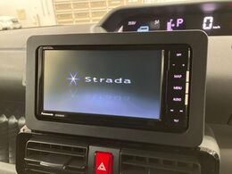 【ナビゲーション】目的地までしっかり案内してくれる使いやすいナビ。Bluetooth接続すればお持ちのスマホやMP3プレイヤーの音楽を再生可能！毎日の運転がさらに楽しくなります！！