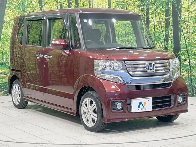 高透明度のガラス皮膜で撥水はもちろん、上質なツヤ・光沢を実現。紫外線や酸性雨から大切な愛車を保護し、色あせ・劣化を防止。「弾スプラッシュコート」、「弾プリミッサコート」からお選びいただけます。