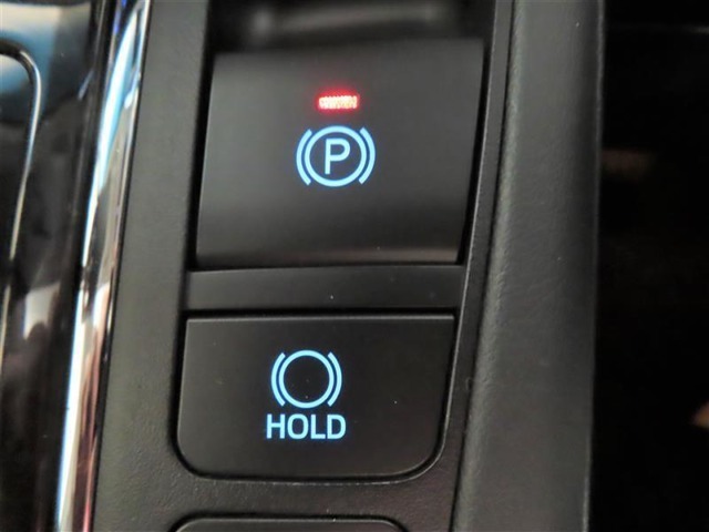 電動パーキングブレーキを装備しております。