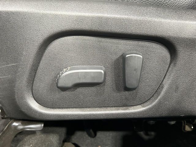 【パワーシート】スイッチ一つで簡単にシートの微調整が可能！電動だから力もいりません！快適なシートポジションにセットして、快適なドライブをお楽しみください。