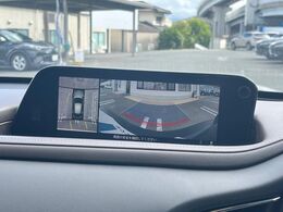 【360°ビューモニター】専用のカメラにより、上から見下ろしたような視点で360度クルマの周囲を確認することができます☆死角部分も確認しやすく、狭い場所での切り返しや駐車もスムーズに行えます。