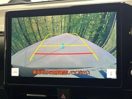 【バックカメラ】駐車時に後方がリアルタイム映像で確認できます。大型商業施設や立体駐車場での駐車時や、夜間のバック時に大活躍！運転スキルに関わらず、今や必須となった装備のひとつです！