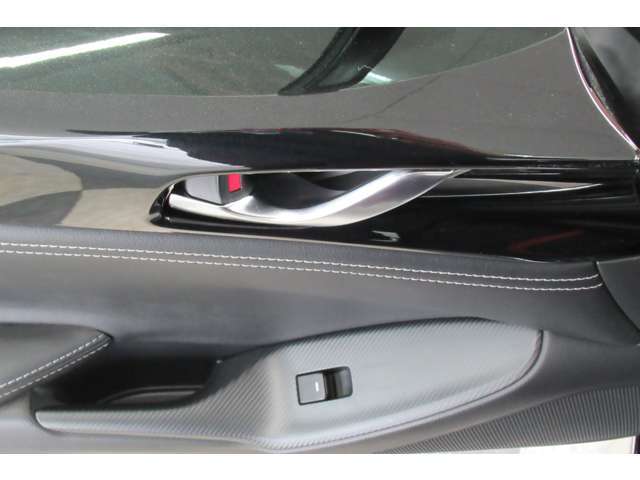 ご覧頂いておりますお車が売約済みの場合も御座いますので、お手数ですがご来店前にはお電話にて在庫確認をお願い致します。無料ダイヤル　0078-6002-431180 まで、宜しくお願い致します。
