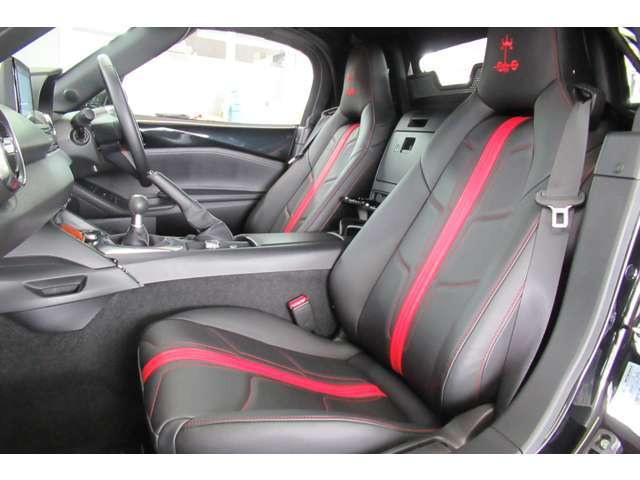 全車無料保証付き販売で御座います。他にカーセンサーアフター保証や大曲オート保証＋保証対象部位【スーパープレミアム404部位保証】3年走行無制限有料保証もご用意しております。詳細等はお問い合せ下さい。