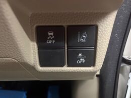 【ホンダセンシング】走行中に前方の車両等を認識し、衝突しそうな時は警報とブレーキで衝突回避と被害軽減をアシスト。より安全にドライブをお楽しみいただけます。