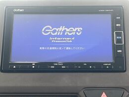 【純正ナビ】人気の純正ナビを装備しております。ナビの使いやすさはもちろん、オーディオ機能も充実！キャンプや旅行はもちろん、通勤や買い物など普段のドライブも楽しくなるはず♪