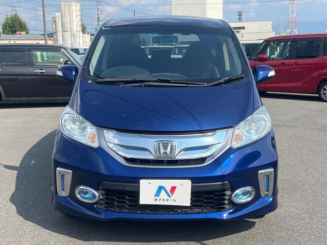 弊社では、全車『修復歴なし』のお車のみ取り扱っております。専任バイヤーによる厳選した仕入れの後、入庫後の車両チェックを行い、ネクステージが認定した高品質な中古車をご提供しております。