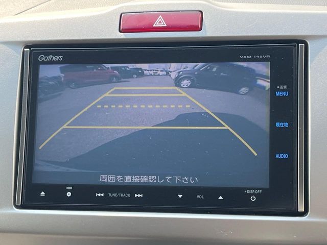 【バックカメラ】駐車時に後方がリアルタイム映像で確認できます。大型商業施設や立体駐車場での駐車時や、夜間のバック時に大活躍！運転スキルに関わらず、今や必須となった装備のひとつです！