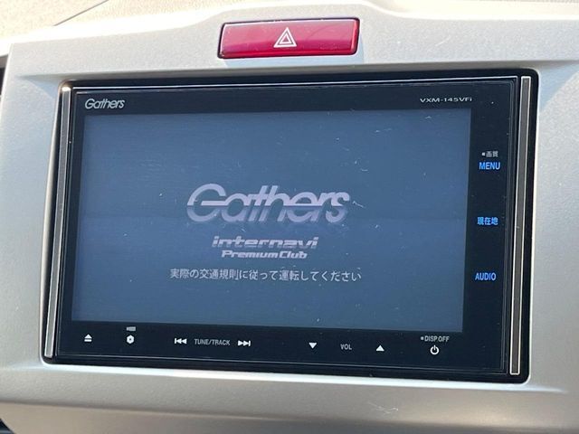 【純正ナビ】人気の純正ナビを装備。オーディオ機能も充実しており、Bluetooth接続すればお持ちのスマホやMP3プレイヤーの音楽を再生可能！毎日の運転がさらに楽しくなります！！