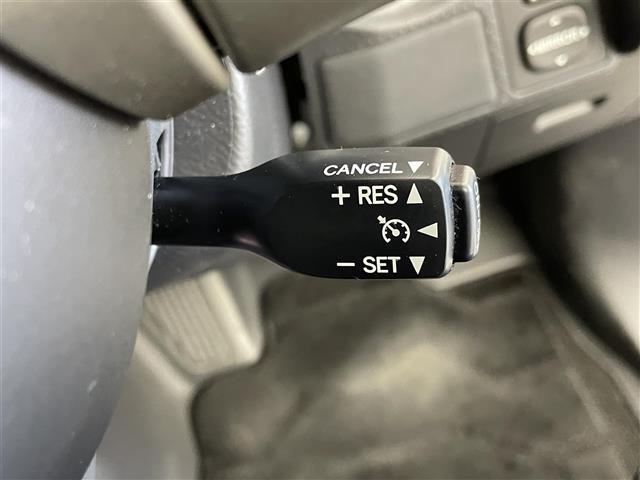 【クルーズコントロール】高速道路や自動車専用道路を走行中にドライバーが設定した速度で、アクセルペダルを踏まなくても、一定の車速で走行してくれます！