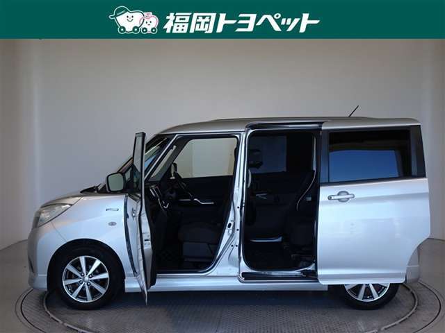 両側スライドドアを採用してます、助手席側は電動式で運転席から開閉できます。（運転席側は手動式です。）