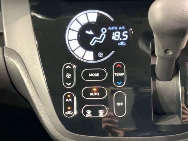オートエアコンがついていますので、簡単操作で快適に過ごせます。希望の温度に自動調整してくれるのが便利です。