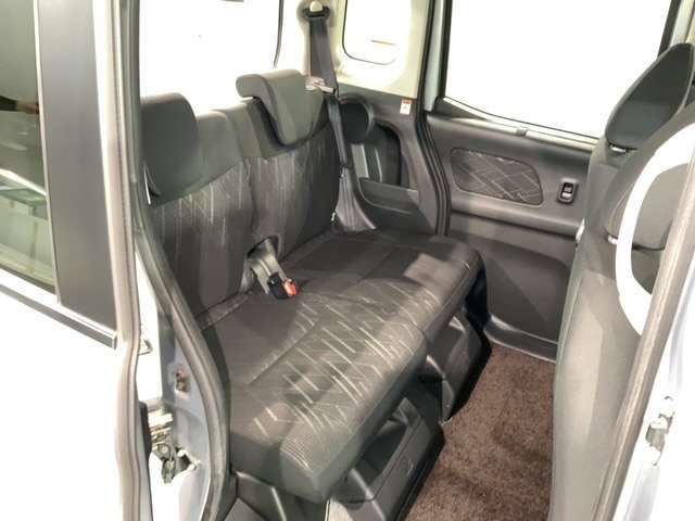 シートは厚めのクッションですのでゆったり座れますよ。