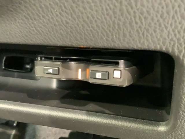 いまや快適なカーライフに欠かせないETCが付いています。