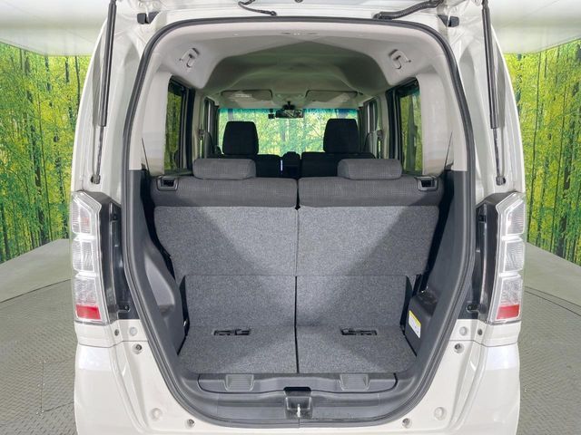 普段のお買い物や通勤、送迎等に十分な荷室スペースを確保しております。セカンドシートを倒すと、大きな荷物の積載も可能です♪