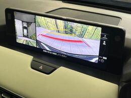 【360°ビューモニター】専用のカメラにより、上から見下ろしたような視点で360度クルマの周囲を確認することができます☆死角部分も確認しやすく、狭い場所での切り返しや駐車もスムーズに行えます。
