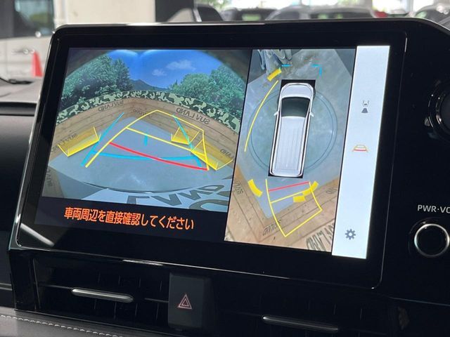 【パノラミックビューモニター】専用のカメラにより、上から見下ろしたような視点で360度クルマの周囲を確認することができます☆死角部分も確認しやすく、狭い場所での切り返しや駐車もスムーズに行えます。