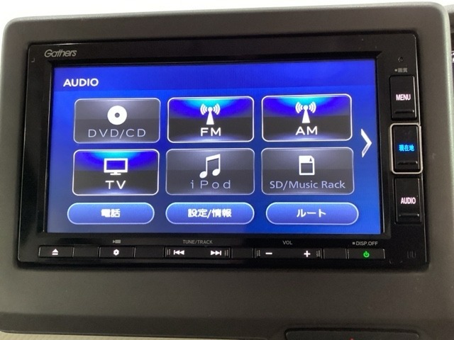 ナビゲーションはフルセグTV、インターナビ対応のGathers純正メモリーナビを搭載しています。Bluetoothオーディオ機能がありますので、スマートフォンなどの音楽も再生できます。