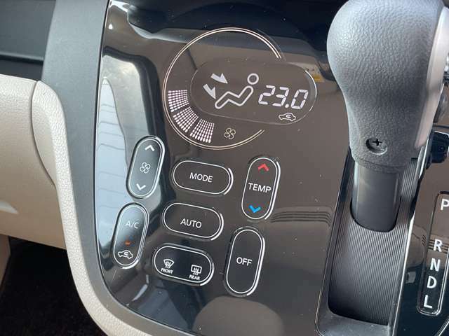[オートエアコン]設定温度に合わせて自動で快適な室内温度を保ちます♪室内が快適だとドライブも楽しくなりますね☆