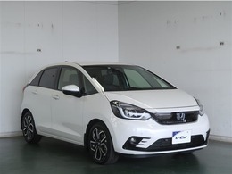 広々とした車内空間に優れた燃費性能。更にデザインも上質で人気のお車です！