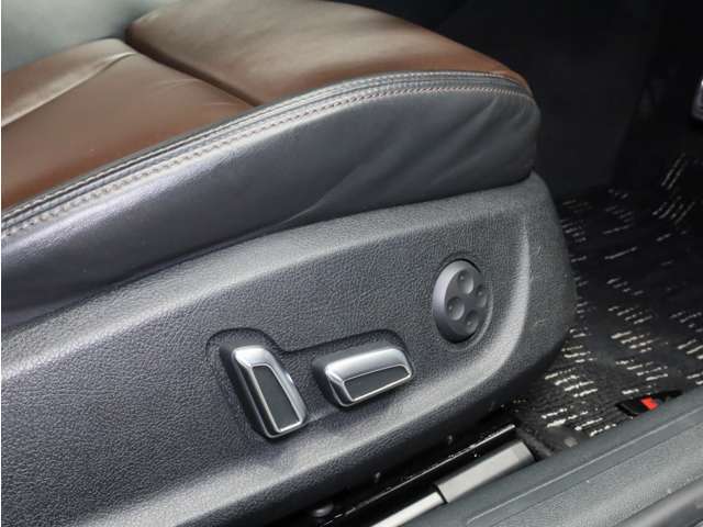 禁煙車ですので焦げや臭いなどはございません。気持良くお乗り頂けます。