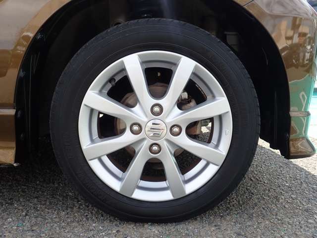 当社の中古車は全車両整備付価格です。別途、整備料金をいただくことはございませんのでご安心ください。全社オイル、オイルフィルターの交換はもちろんのこと、必要と判断された消耗品は交換させていただきます