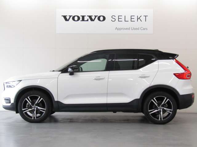 都市を駆け巡る本物のSUVとして、XC40は開発されました。スカンジナビアデザインの独創性と都会的な雰囲気を身にまとった、都市で生活するあなたのために作られた1台です。