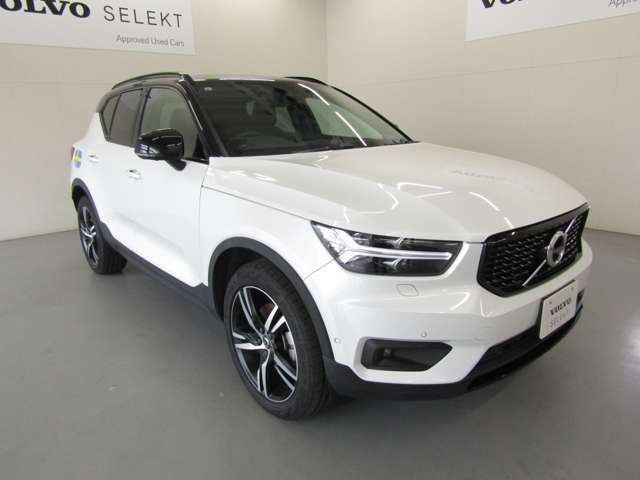 都市を駆け巡る本物のSUVとして、XC40は開発されました。スカンジナビアデザインの独創性と都会的な雰囲気を身にまとった、都市で生活するあなたのために作られた1台です。