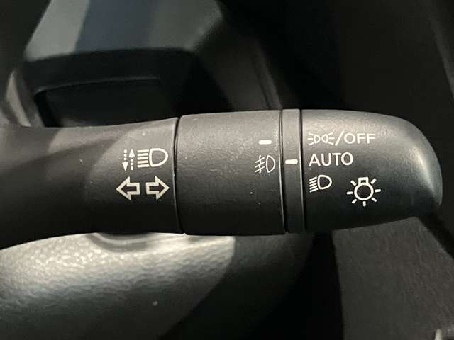 オートライト装着なのでトンネルの多い道でも楽々！ヘッドライトの消し忘れもありません。早めの点灯で事故の抑止にも役立ちます。