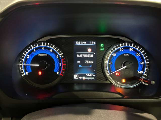 昼間も夜間もとっても見やすく疲れにくいメーター類です♪色合いも鮮やかです☆航続距離や平均燃費などの情報も表示できるのでとっても便利です♪