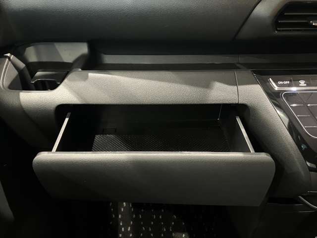 薄型のティッシュBOXなどが収納出来ます。小物入れとしても使えるので便利です。