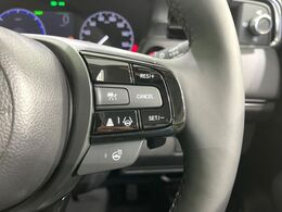 【アダプティブクルーズコントロール】高速道路での長距離走行が楽に！！自動で速度を保つクルーズコントロールが、衝突軽減システムと連携し、前方の車両を感知して車間を保つように速度調節してくれます！！