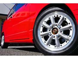 ★社外13インチアルミホイールへ交換がされております！　また車高調もインストールされておりますので適度にロ0ダウンされたお車となっております♪