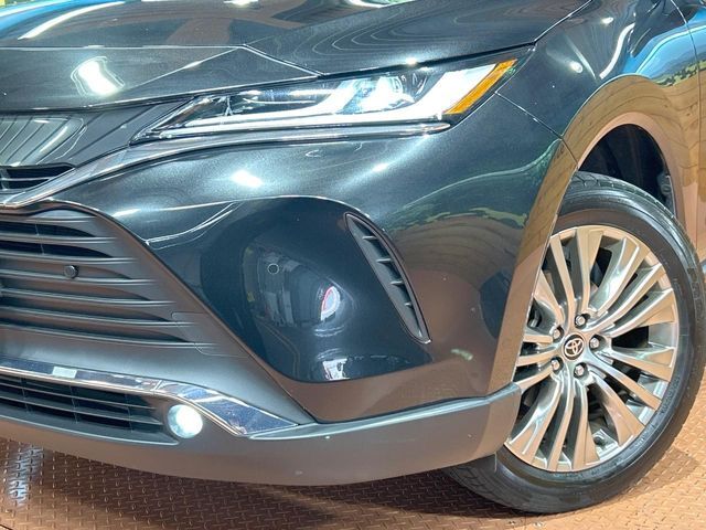 【LEDヘッドライト】悪天候や夜間走行時も良好な視界を確保し安心して運転できる高輝度LEDヘッドライトを装備！点灯速度が早く、消費電力も抑えられています。