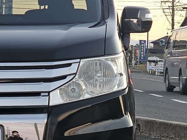 お車の状態は内外装共にとても綺麗な状態を保っておりますので私共でも自信を持ってお薦め出来る1台です！！同年式のお車と比べますと、大事にお乗りだった事を実感して頂けるはずです♪