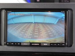 バックが苦手な方は必見！ライン表示付きのバックモニターが障害物を映し出してくれます！