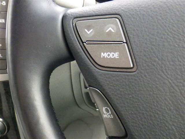 ステアリングスイッチ装備！運転しながら手元でオーディオの操作などができます。