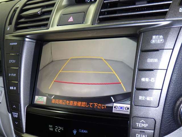 バックモニターも装備しております。バックギアに入れるとナビ画面に車の後方が映し出されます。これで後方確認も安心！