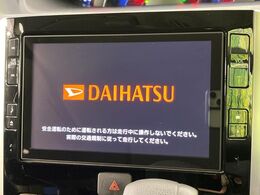 【メーカー純正ナビ】インテリアに溶け込むスタイリッシュな「専用設計」メーカーナビを装備♪視認性や操作性など基本性能にも優れ、より上質なカーライフをお楽しみいただけます。