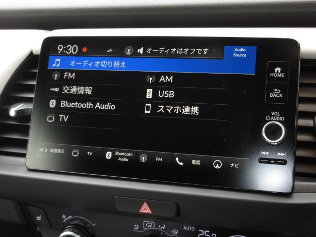 ナビゲーションはホンダコネクトディスプレイが装着されております。AM、FM、フルセグTV、Bluetoothがご使用いただけます。初めて訪れた場所でも道に迷わず安心ですね！