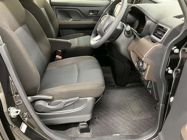 見通しのよいすっきりとした視界で、誰でも運転しやすいです。運転のしやすさは疲れにくさにも繋がりますよ♪