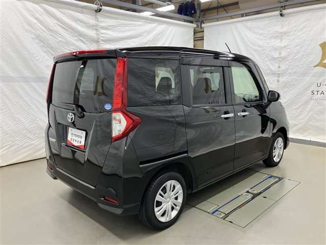 両側パワースライドドア付きだから、狭い駐車スペースなどでの 乗り降りラクラク！小さなお子さまのいるご家庭には嬉しい装備。